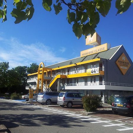 Premiere Classe Lyon Est Aeroport Saint Exupery Saint-Laurent-de-Mure Exterior foto