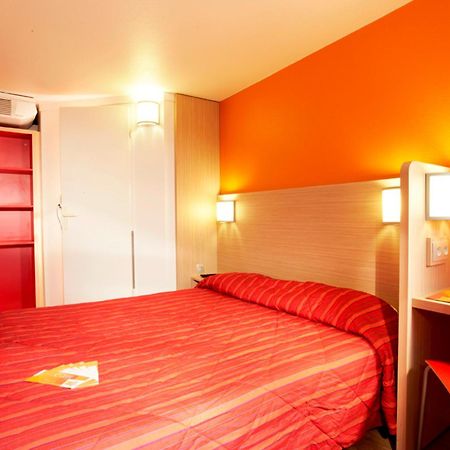Premiere Classe Lyon Est Aeroport Saint Exupery Saint-Laurent-de-Mure Exterior foto
