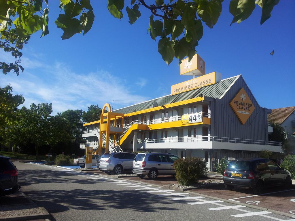 Premiere Classe Lyon Est Aeroport Saint Exupery Saint-Laurent-de-Mure Exterior foto