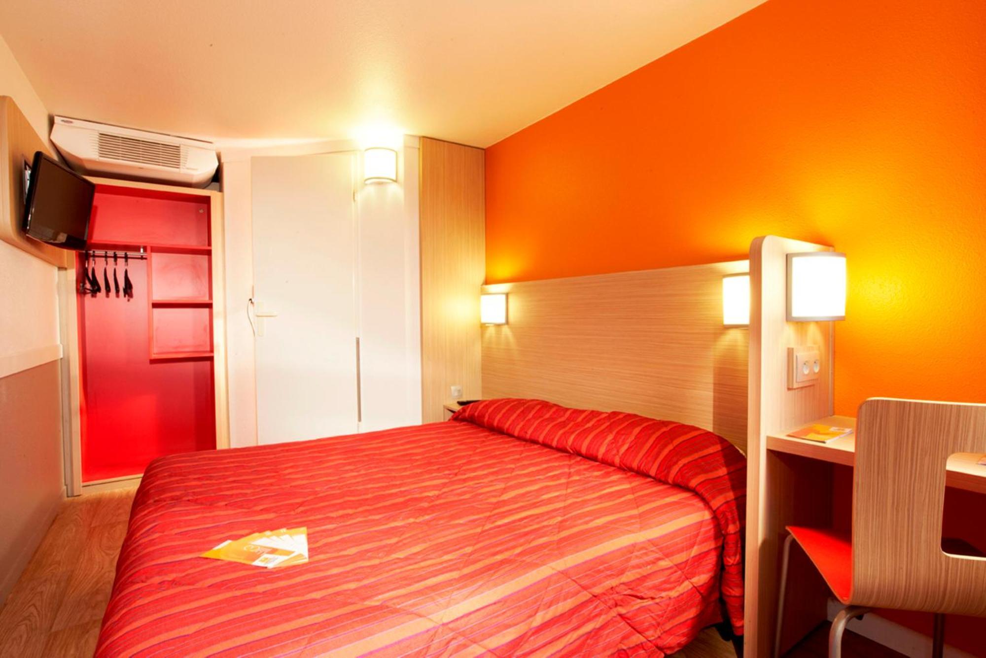 Premiere Classe Lyon Est Aeroport Saint Exupery Saint-Laurent-de-Mure Exterior foto