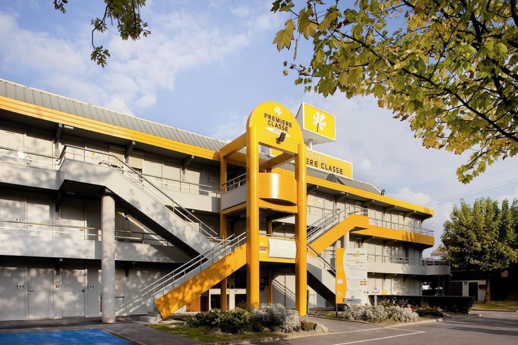 Premiere Classe Lyon Est Aeroport Saint Exupery Saint-Laurent-de-Mure Exterior foto