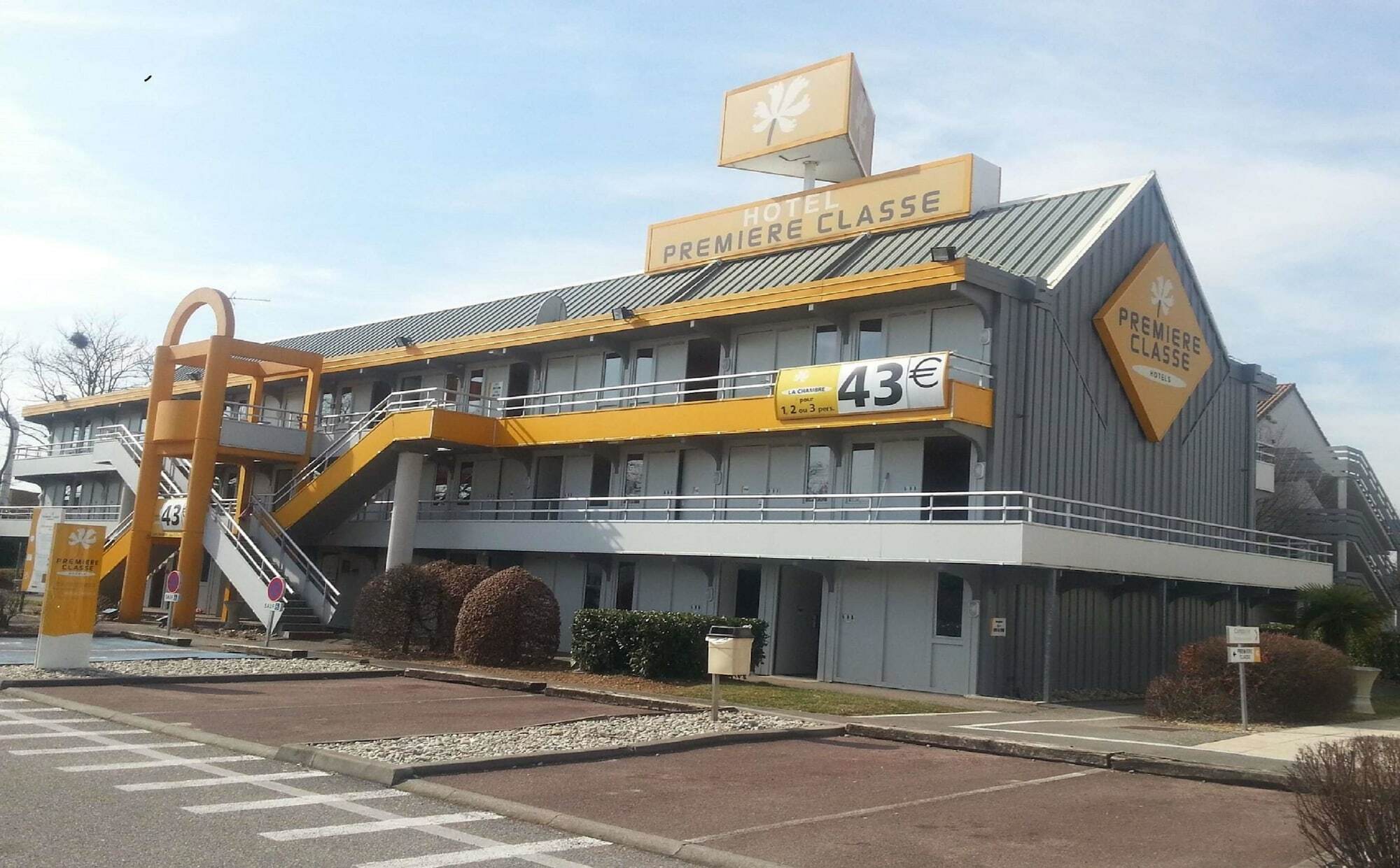Premiere Classe Lyon Est Aeroport Saint Exupery Saint-Laurent-de-Mure Exterior foto