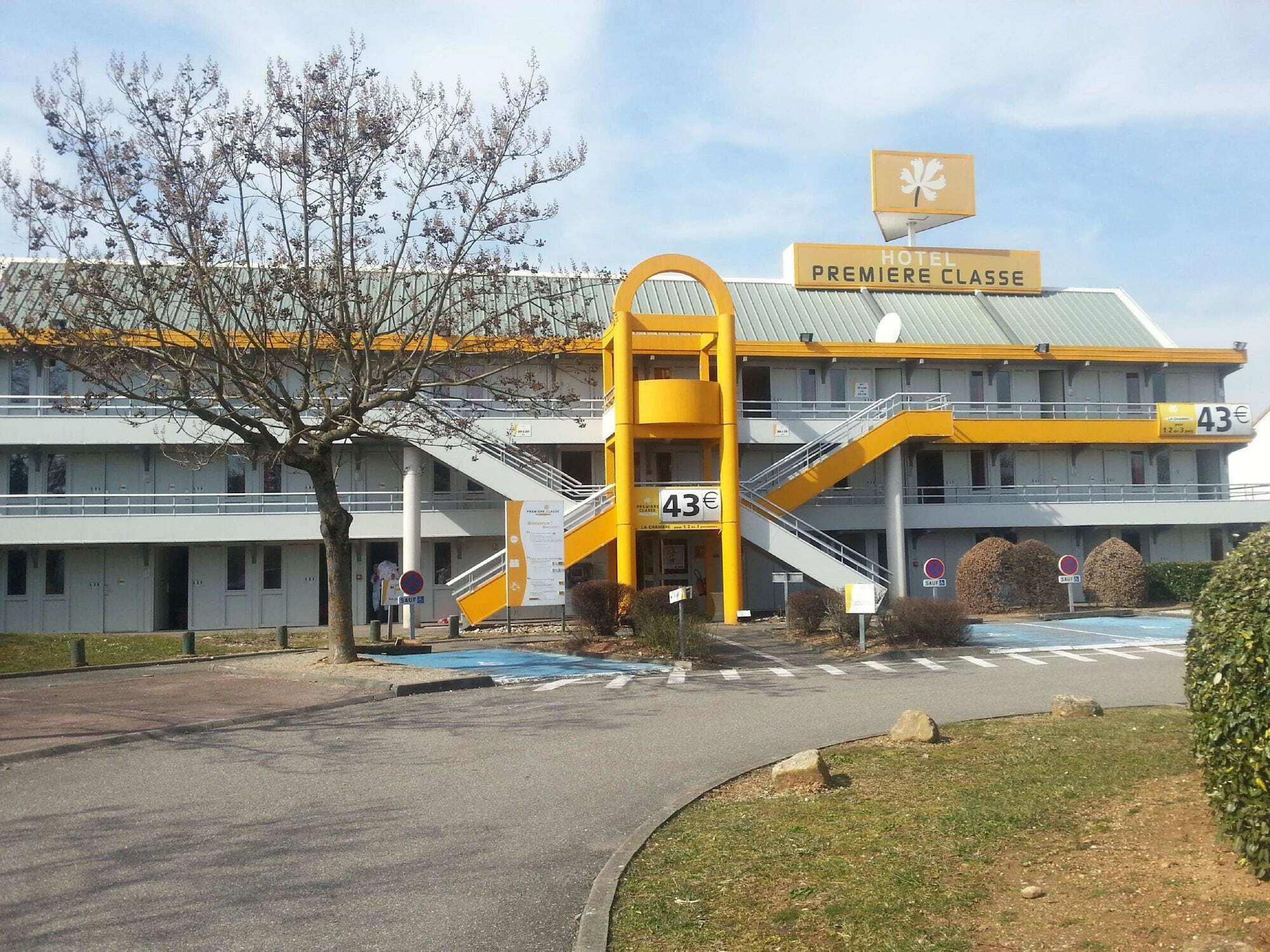 Premiere Classe Lyon Est Aeroport Saint Exupery Saint-Laurent-de-Mure Exterior foto